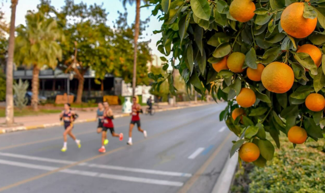 30 Ülkeden 400'ün Üzerinde Profesyonel Atlet Mersin'de!
Uluslararası Mersin Maratonu, global çapta büyük ilgi görüyor. Bu prestijli etkinliğe 30 farklı ülkeden ve Türkiye'nin dört bir yanından 400'ün üzerinde profesyonel atletin katılması bekleniyor. Bu katılım, maratonun uluslararası alandaki gücünü ve Mersin'in spor turizmi potansiyelini bir kez daha ortaya koyuyor.