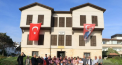 Mut Çukurbağ’dan Silifke’ye Duygusal Atatürk Ziyareti: Kadın Korosu Şarkılarıyla Tarihi Canlandırdı