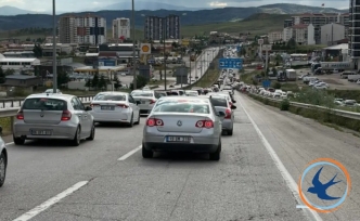 Bayram dönüşü çileye dönüştü: Kırıkkale geçişinde 15 kilometrelik kuyruk