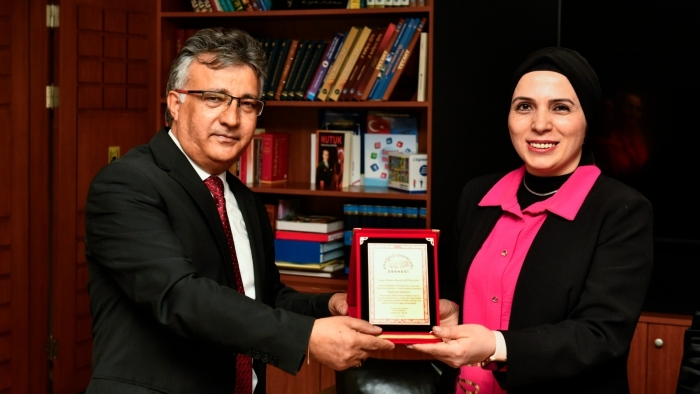 “Yılın Başarılı Çalışan Kadın” Ödülü Sultan Hanife Büyükaydın’a Verildi